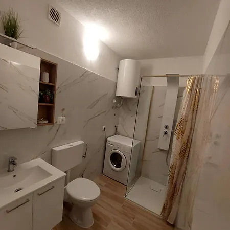 Golden Star Apartment