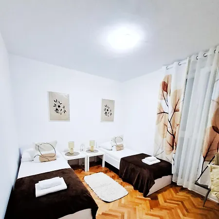 Apartment Golden Star