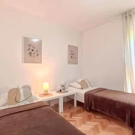 Golden Star Apartman *