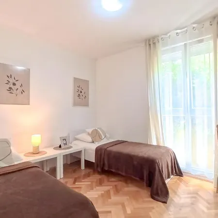 Golden Star Apartment