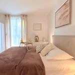 Golden Star Апартаменты *